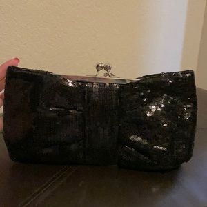 Black sequins bow clutch
